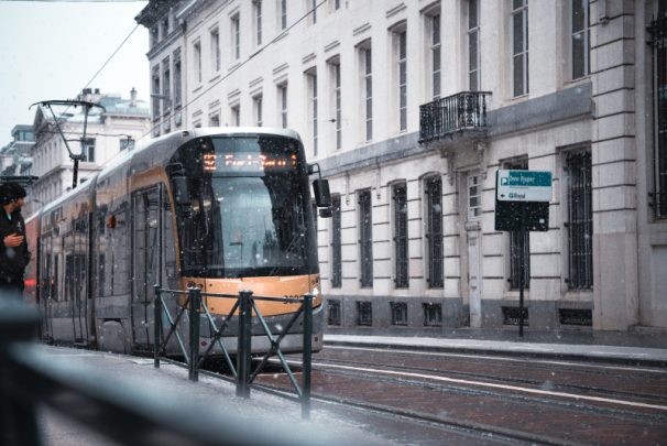 Tram MIVB in de sneeuw